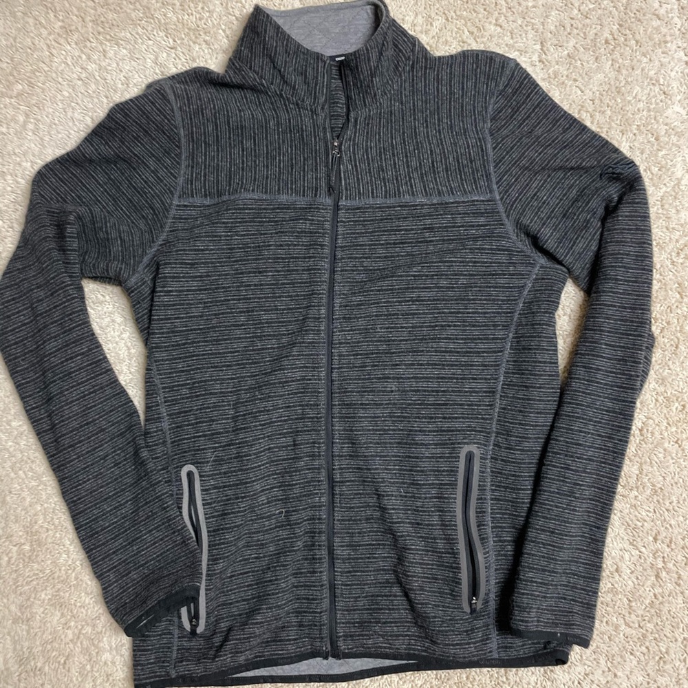 Mens sweater zip up saucony med.